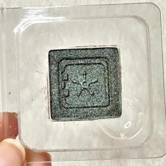 NIB Jeffree Star Eyeshadow Artistry Single in Secret Stash 1.5g - Picture 3 of 7